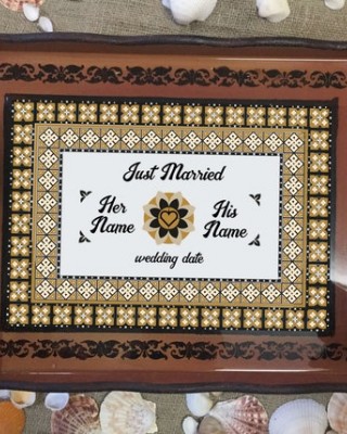 طبق خاص للمتزوجين, اكتب اسمه واسمها مع تاريخ الزفاف، هدية الزفاف، هدية له، هدية لها، هدية سورية، صينية من الفسيفساء، صينية من الراتنج, خط عربي، زخرفة دمشقية، هدية للمسلمين, ديكور المنزل الإسلامي ، الخط الإسلامي ، الديكور الخشبي الإسلامي