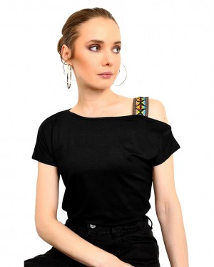 بلوزة قطش, فانيلة تركية نسائية كتف مكشوف, قبة القارب, موديل جديد تركي, لون أسود بلوزة قطش, فانيلة تركية نسائية كتف مكشوف, قبة القارب, موديل جديد تركي, لون أسود