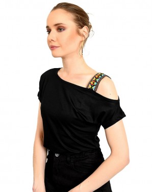 بلوزة قطش, فانيلة تركية نسائية كتف مكشوف, قبة القارب, موديل جديد تركي, لون أسود بلوزة قطش, فانيلة تركية نسائية كتف مكشوف, قبة القارب, موديل جديد تركي, لون أسود