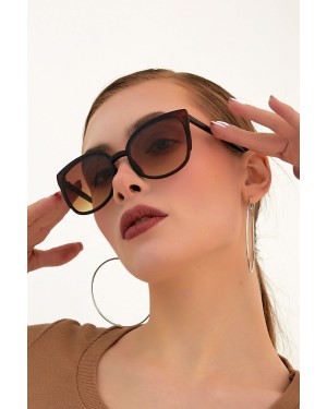 Eleta Brown Women’s Sunglasses, UV 400 Protection, Lightweight Frame, Gradient Lenses, Stylish Oval Shape Eleta Brown Women’s Sunglasses, UV 400 Protection, Lightweight Frame, Gradient Lenses, Stylish Oval Shape