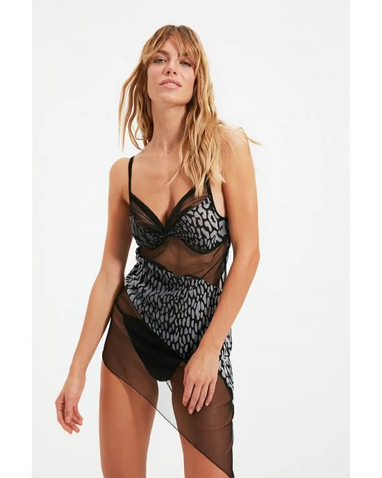 Sexy plus size nightgown in leopard print and black lace