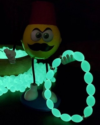 سوار مسحوق عين القط الأخضر الفوسفوري العنبر اللامع في الظلام, سوار عين القط الأخضر انبهر ببريقها الأخضر الداكن